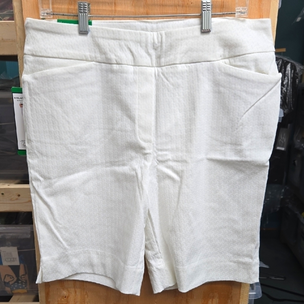 Hilary Radley Size 8 White Pull On Textured Bermuda Style Short
